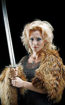 포토 JPG 해외이미지 유럽 털 한명 머리 유행 공연 수확 골동품 중세 역사 클래식 칼 심볼 복고 북쪽 양모 구식 바이킹 옛날 철강 핸드메이드 해외202004 해외포토 1 나라 컨셉 농업 사람 이벤트 신체부위 직물 방향 파일형식 이미지허브