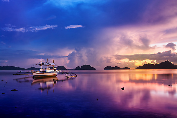 포토 JPG 해외이미지 구름 아시아 바다 여행 자연 하늘 휴가 열대 산 풍경 사람없음 여름 관광지 동남아시아 황혼 일몰 젖음 보트 언덕 석호 명승지 열대기후 해외202004 해외포토 자연요소 계절 나라 배_교통 노을 생태계 파일형식 이미지허브