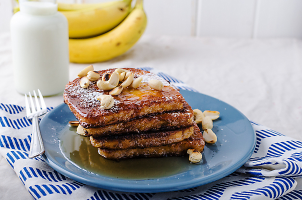 포토 JPG 해외이미지 접시 포크 바나나 실내 사람없음 우유 식탁보 우유병 메이플시럽 캐슈넛 해외202004 프렌치토스트 해외포토 식기 과일 병_용기 유제품 내부 견과류 토스트 시럽 파일형식 이미지허브