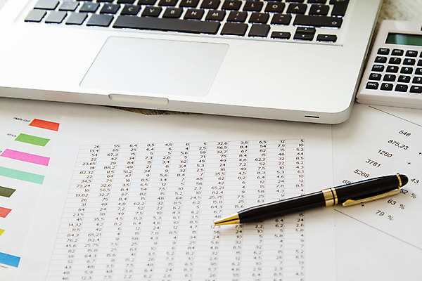 포토 JPG 해외이미지 종이 안경 돈 비즈니스 통계 사람없음 금융 경제 노트북 컴퓨터 사무실 숫자 연필 자료 저축 계산기 정보 성장 업무 수학 계산 재산 계획 주식 인쇄 분석 보고서 문서 투자 이익 시트 회계 경영 계좌 수입 회계사 해외202004 해외포토 직업 문자 잡화 컨셉 교과목 문구용품 학용품 전자제품 필기구 장비 작업 파일형식 이미지허브