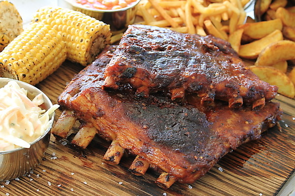 포토 JPG 해외이미지 음식 육류 돼지고기 옥수수 요리 사람없음 식사 저녁식사 튀김 바비큐 먹기 바비큐립 프랑스어 점심식사 해외202004 해외포토 문자 식재료 모션 곡류 파일형식 이미지허브