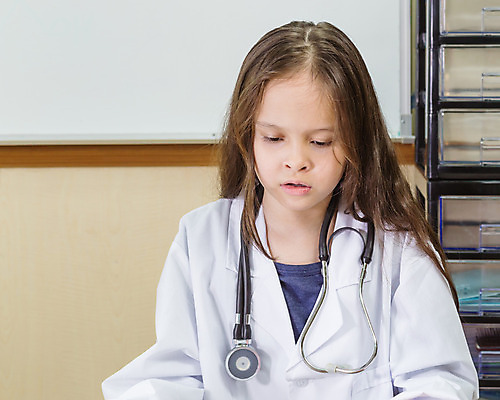 포토 JPG 해외이미지 백인 직업 옷 어린이 유니폼 청진기 놀이 건강 한명 사람 중국 간호사 의사 작음 돌봄 혼혈 해외202004 해외포토 서양인 1 아시아 의료기기 모션 의료진 크기 다문화 파일형식 이미지허브