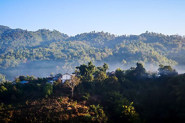 포토 JPG 해외이미지 나무 구름 공원 호수 여행 백그라운드 자연 하늘 산 파노라마 풍경 사람없음 목재 초록색 물 여름 파란색 빛 맑음 안개 달 숲 언덕 내추럴 전국 해외202004 해외포토 자연요소 식물 계절 공공시설 컬러 재료 날씨 촬영기법 생태계 파일형식 이미지허브