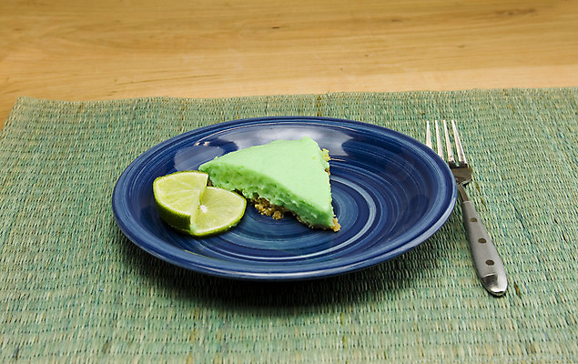 포토 JPG 해외이미지 접시 음식 조각 포크 과일 디저트 사람없음 초록색 파란색 케이크 달콤 라임 해외202004 해외포토 식기 컬러 맛 파일형식 이미지허브