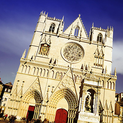 포토 JPG 해외이미지 기독교 종교 조각 건축양식 창문 유리 안내 사람없음 장식 빛 장미 성당 교회 평화 성경 프랑스 기도 기둥 얼룩 예수 화려 중세 역사 성자 신성 고딕 로마인 리옹 석회암 수녀원 제단 합창단 해외202004 해외포토 건축 꽃 유럽 컨셉 종교용품 종교건축 재질 인종 암석 신_종교 그룹 합창 파일형식 이미지허브