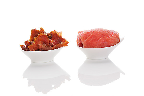 포토 JPG 해외이미지 스튜디오촬영 음식 조각 2 건조 건강 육류 돼지고기 요리 사람없음 가로 빨간색 식사 소고기 에너지 사발 맛 향신료 준비 흰배경 유기농 슬라이스 훈제 내추럴 고립 단백질 짠맛 해외202004 해외포토 웰빙 컬러 백그라운드 컨셉 식재료 실내 흰색 사기그릇 영양소 향미료 파일형식 이미지허브