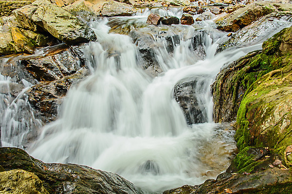 포토 JPG 해외이미지 공원 선 사람없음 물 폭포 젖음 흐름 가을 흰색 신선 내추럴 해외202004 해외포토 자연요소 계절 공공시설 컬러 컨셉 자연 파일형식 이미지허브