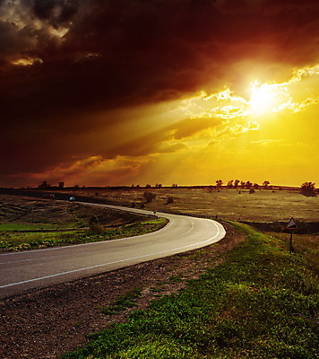 포토 JPG 해외이미지 구름 도로 길 선 여행 백그라운드 컨셉 오렌지 자연 하늘 항해 풍경 사람없음 여름 파란색 빛 햇빛 태양 노란색 일출 어둠 황혼 일몰 새벽 꿈 운전 저녁 아스팔트 방향 속도 공상 넘어짐 환상 수평선 소멸 해외202004 해외포토 자연요소 계절 컬러 배_교통 과일 교통시설 모션 노을 야간 생태계 파일형식 이미지허브