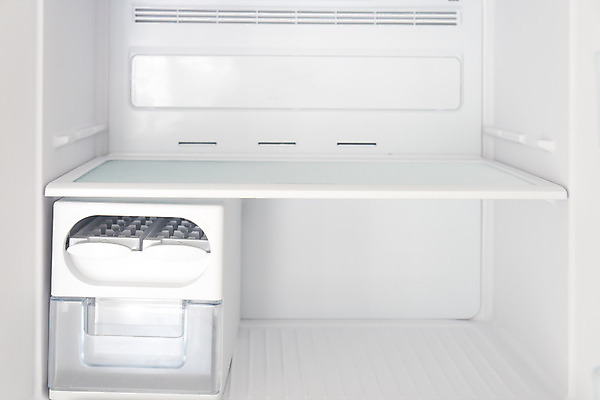 포토 JPG 해외이미지 디자인 산업 컨셉 가정 선반 실내 사람없음 상점 주방 얼음 기계 방 장비 추위 흰색 오픈 냉장고 수납 냉각기 냉동고 해외202004 해외포토 자연요소 컬러 가구 내부 가전제품 파일형식 이미지허브