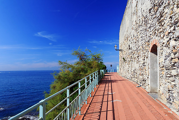 포토 JPG 해외이미지 유럽 벽 파도 바다 여행 자연 하늘 휴가 거리 파노라마 풍경 사람없음 야외 물 여름 파란색 햇빛 맑음 이탈리아 산책로 램프 지중해 타운 해외202004 해외포토 자연요소 계절 나라 길 컬러 날씨 조명 촬영기법 태양 도시 생태계 파일형식 이미지허브