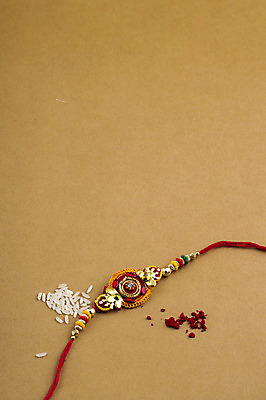 포토 JPG 해외이미지 전통 종교 문화 줄 백그라운드 목걸이 밥 기념 사랑 이벤트 사람없음 장식 빨간색 축제 축하 인사 악단 화려 의식 실 결합 낟알 컨테이너 인도인 손목 심볼 오브젝트 기회 예배 언니 남동생 손목보호대 힌두교 유대감 해외202004 해외포토 외국인 감정 산업 음악 음식 컬러 컨셉 장신구 가족 동양인 신체부위 예절 자매 동생 파일형식 이미지허브
