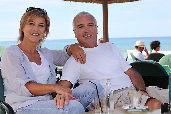 포토 JPG 해외이미지 외관 꽃 음료 바다 여행 백그라운드 의자 자연 탁자 호텔 휴가 휴식 서브 이벤트 야외 두명 건물 빨간색 여름 파티 식당 카페 발코니 축하 보트 고급 당구 서비스 휴양지 설정 해외202004 해외포토 식물 건축물 계절 컬러 가구 컨셉 배_교통 숙소 사람 구기 상점 장소 생태계 파일형식 이미지허브