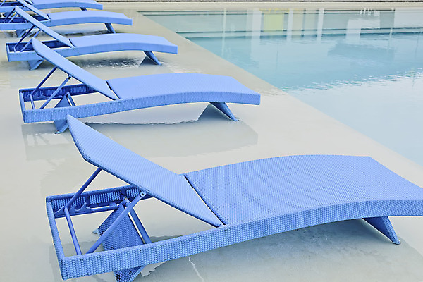 포토 JPG 해외이미지 식물 선 여행 가구 벤치 의자 호텔 휴가 휴식 앉기 사람없음 초록색 물 파란색 태양 흰색 고급 선탠 당구 오브젝트 휴양지 야외의자 터키석 해외202004 해외포토 자연요소 컬러 생활용품 컨셉 모션 숙소 구기 장소 보석 파일형식 이미지허브