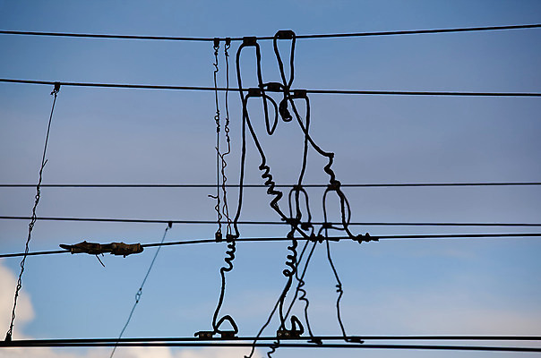 포토 JPG 해외이미지 구름 실루엣 산업 선 조각 백그라운드 교통시설 자연 하늘 사람없음 야외 파란색 환경 탑 금속 힘 기차 에너지 전선 철 봉 구성 분배 전압 해외202004 해외포토 자연요소 건축물 육상교통 컬러 교통 재질 대중교통 촬영기법 시설 생태계 파일형식 이미지허브