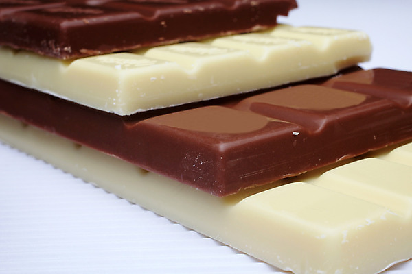 포토 JPG 해외이미지 음식 조각 백그라운드 재료 부분 디저트 사탕 요리 사람없음 장식 갈색 쌓기 초콜릿 검은색 어둠 블록 기쁨 우유 흰색 바 달콤 맛 유혹 가루 설탕 먹기 정사각형 토핑 칼로리 코코아 중독 고립 깨짐 카카오 해로움 억울 개조 해외202004 해외포토 도형 감정 음료 컬러 컨셉 모션 유제품 파일형식 이미지허브