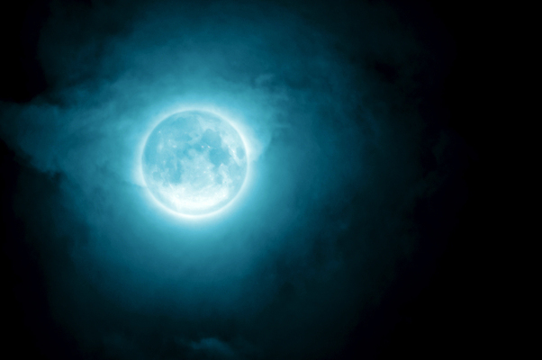 포토 JPG 해외이미지 하늘색 사람없음 야외 보름달 달 야간 달빛 해외202004 해외포토 자연요소 파란색 파일형식 이미지허브