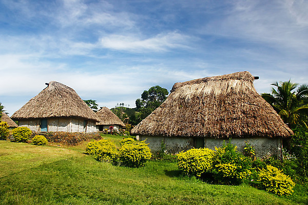 포토 JPG 해외이미지 전통 섬 지붕 주택 손바닥 협상 사람없음 건물 마을 오두막 멀리 산악지대 해외202004 해외포토 건축물 손 비즈니스 산 파일형식 이미지허브