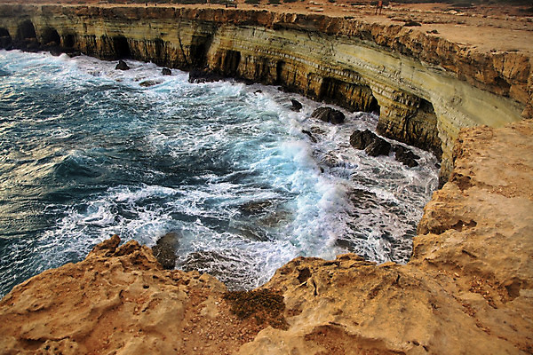 포토 JPG 해외이미지 바다 섬 자연 산 풍경 사람없음 가로 물 여름 구멍 동굴 지중해 천국 석호 명승지 해외202004 해외포토 사이프러스공화국 자연요소 계절 유럽 생태계 파일형식 이미지허브