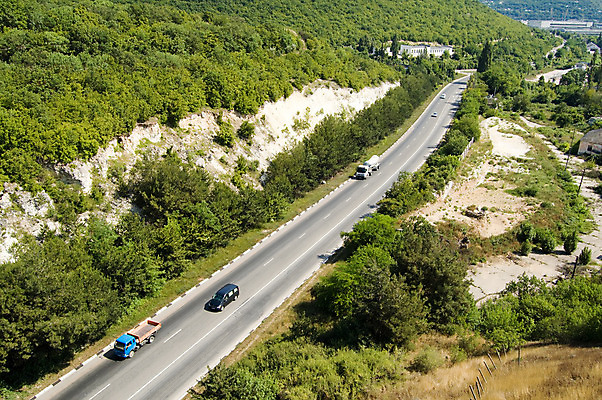 포토 JPG 해외이미지 도로 선 여행 이동 모션 자동차 자연 하늘 산 풍경 사람없음 목재 초록색 여름 파란색 힘 기계 회색 운전 고속도로 숲 아스팔트 강의 방향 언덕 통로 짐차 루트 방법 삼림지대 선로 수목 우크라이나 한계 수평선 해외202004 해외포토 나무 계절 유럽 길 육상교통 컬러 컨셉 재료 교통시설 생태계 파일형식 이미지허브
