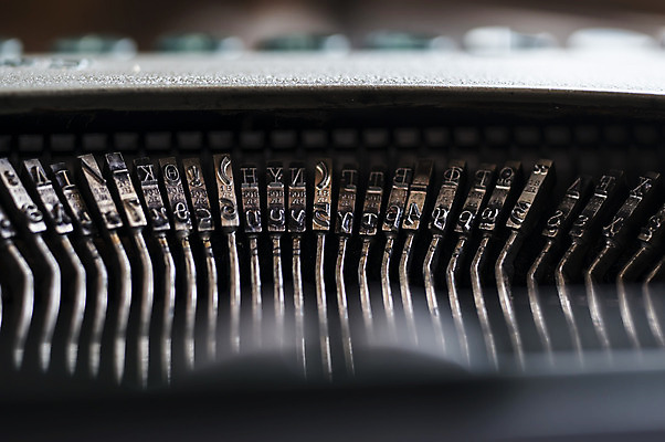 포토 JPG 해외이미지 백그라운드 텍스트 열쇠 잉크 사람없음 금속 검은색 기계 수확 골동품 닫기 인쇄 편지 심볼 복고 타자기 타입 옛날 해외202004 해외포토 컬러 농업 모션 재질 파일형식 이미지허브