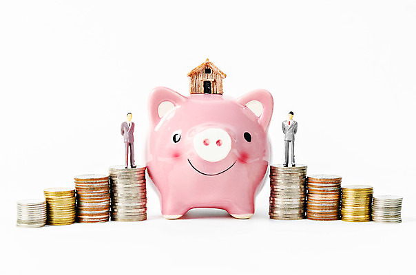 포토 JPG 해외이미지 모델 남자 컨셉 돈 비즈니스 지붕 주택 사람 사람없음 건물 금융 흰색 비즈니스맨 절약 재산 구매 계획 가격 투자 대여 대출 빚 고립 렌탈 매각 진짜 투자자 프로젝트 해외202004 해외포토 건축물 컬러 경제 쇼핑 직장인 파일형식 이미지허브