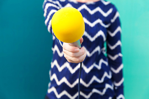 포토 JPG 해외이미지 손 여자 통신 관계 회의 사람없음 소리 장비 정보 잡기 기자 뉴스 질문 마이크 보고서 면접 방송 언론 리포터 일반 해외202004 해외포토 직업 음향기기 비즈니스 모션 사람 신체부위 파일형식 이미지허브