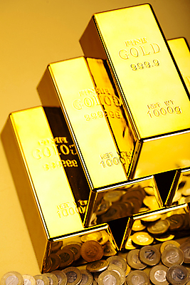 포토 JPG 해외이미지 실내 사람없음 금융 쌓기 동전 황금 금괴 노란배경 해외202004 해외포토 백그라운드 돈 모션 내부 경제 노란색 파일형식 이미지허브