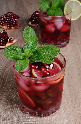 포토 JPG 해외이미지 잔 사람없음 칵테일 과실주 민트 라임 석류 브랜디 해외202004 해외포토 식기 과일 주류 허브 파일형식 이미지허브