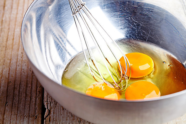 포토 JPG 해외이미지 접시 음식 다이어트 재료 탁자 부활절 주택 건강 요리 사람없음 목재 노란색 케이크 금속 주방 치킨 껍질 기구 신선 사발 닫기 아침식사 은색 혼합 설탕 굽기 준비 날것 만들기 철사 레시피 노른자 내추럴 떨림 깨짐 생식 섞기 철강 페스츄리 해외202004 해외포토 나무 식기 기념일 빵 컬러 가구 컨셉 모션 재질 디저트 건물 계란 식사 사기그릇 구이 닭고기요리 파일형식 이미지허브