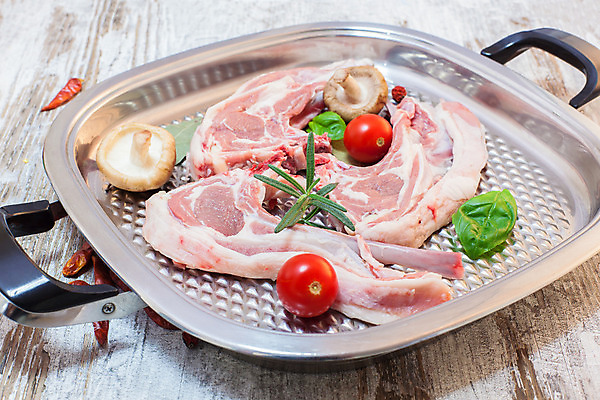 포토 JPG 해외이미지 음식 방울토마토 실내 생고기 육류 돼지고기 사람없음 신선 냄비 날것 양송이 돼지갈비 해외202004 해외포토 토마토 식재료 내부 버섯 솥 파일형식 채소 주방용품 생활용품 오브젝트 이미지허브