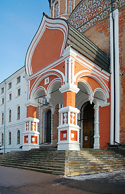 포토 JPG 해외이미지 전통 종교 겨울 건축양식 벽돌 사람없음 빨간색 성당 교회 계단 재산 타일 아치 군용 러시아 러시아인 모스크바 바로크 백자 정문 해외202004 해외포토 서양인 계절 건축 유럽 컬러 종교건축 군대 건물 금융 문 도자기 파일형식 이미지허브