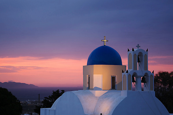 포토 JPG 해외이미지 전통 바다 섬 건축양식 휴가 주택 사람없음 건물 교회 일출 봄 새벽 도시 지중해 그리스 산토리니 해외202004 해외포토 자연요소 건축물 계절 건축 유럽 종교건축 노을 파일형식 이미지허브