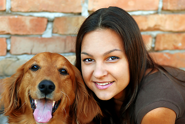 포토 JPG 해외이미지 동물 백인 여자 행복 감정 유럽 2 오렌지 포옹 벽돌 함께함 사랑 한명 야외 10대 친구 반려동물 검은색 우정 입 황금 개 리트리버 치아 혀 코 주둥이 송곳니 기르기 해외202004 해외포토 서양인 1 나라 컬러 컨셉 과일 포유류 관계 안기 청소년 사람 신체부위 소화기관 돌봄 파일형식 이미지허브