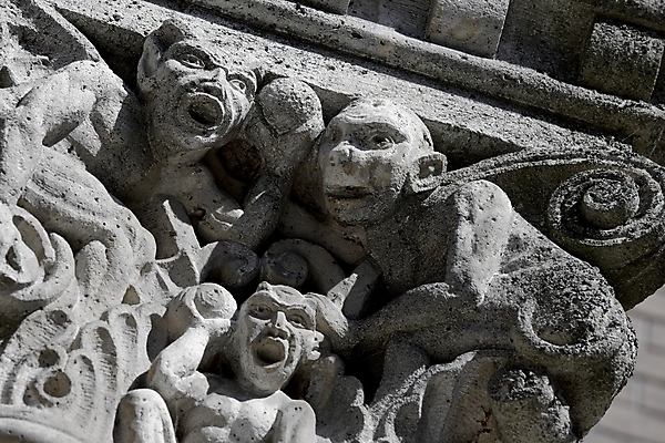 포토 JPG 해외이미지 조각 백그라운드 건축양식 생물 미술 사람없음 건물 장식 교회 어둠 회색 원숭이 거친 중세 무서움 악마 묘사 나쁜 몬스터 비명 옛날 콘크리트 디테일 해외202004 해외포토 건축물 건축 감정 컬러 포유류 종교건축 문화예술 역사 파일형식 이미지허브