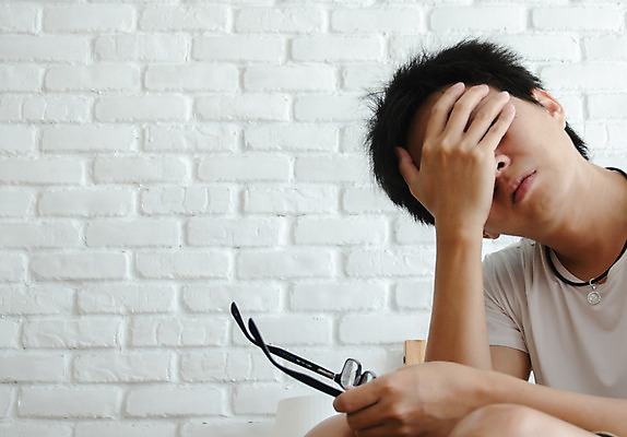 포토 JPG 해외이미지 손 남자 백그라운드 컨셉 스트레스 한명 사람 성인 방 고통 침대 비즈니스맨 찡그림 두통 트러블 편두통 성인남자한명만 해외202004 해외포토 1 감정 가구 비즈니스 표정 신체부위 직장인 질병 남자한명만 성인남자만 파일형식 이미지허브