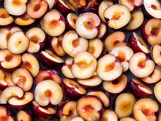 포토 JPG 해외이미지 음식 백그라운드 과일 건강 사람없음 빨간색 파란색 보라색 검은색 흰색 신선 그룹 달콤 맛 자르기 유기농 날것 자두 고립 숙성 채식주의자 해외202004 해외포토 웰빙 컬러 컨셉 모션 채식 파일형식 이미지허브