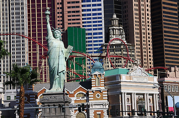 포토 JPG 해외이미지 나무 도로 조각 여행 건축양식 호텔 휴가 조명 새로움 거리 사람없음 건물 파란색 빛 컬러풀 여행객 식당 미국 카페 게임 도시 점 행운 술집 도박 야간 카지노 클럽 기회 쇼 맨해튼 빛망울 라스베가스 유흥 해외202004 해외포토 자연요소 식물 건축물 건축 길 컬러 컨셉 북아메리카 교통시설 놀이 숙소 사람 상점 뉴욕 파일형식 이미지허브