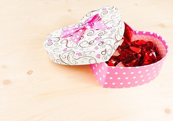 포토 JPG 해외이미지 커플 계절 리본 종이 백그라운드 데이트 포장 탁자 휴가 발렌타인데이 선물 사랑 사람없음 목재 단어 선물상자 상자 갈색 귀여움 축제 놀람 수확 하트 축하 편지 활 주기 복고 옛날 해외202004 해외포토 모양 나무 문자 감정 컬러 가구 컨셉 농업 재료 관계 모션 데이이벤트 표정 파일형식 이미지허브