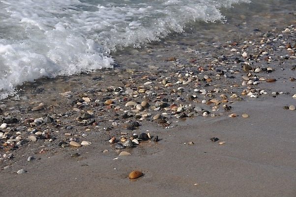 포토 JPG 해외이미지 모래 파도 바다 섬 여행 하늘색 자연 하늘 휴가 풍경 사람없음 야외 물 여름 파란색 모래사장 우주 조약돌 지중해 그리스 장면 그리스인 카피스페이스 해외202004 해외포토 자연요소 서양인 계절 유럽 컬러 공백 돌_바위 생태계 파일형식 이미지허브