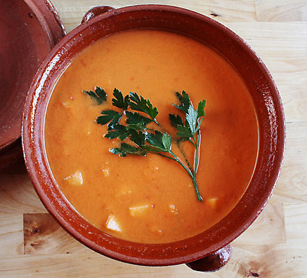 포토 JPG 해외이미지 전통 음료 음식 다이어트 토마토 채소 양파 오이 파슬리 건강 마늘 요리 사람없음 물 여름 추위 신선 스페인 수프 냄비 지중해 점토 후추 스페인어 식초 안달루시아 해외202004 해외포토 자연요소 계절 유럽 바다 솥 향신료 파일형식 이미지허브