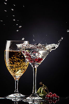 포토 JPG 해외이미지 열매 음료 음식 백그라운드 과일 유리 디저트 사람없음 얼음 검은색 주스 거품 가을 신선 액체 개울 붓기 닫기 맛 떨어짐 상품 오브젝트 건포도 해외202004 해외포토 자연요소 식물 계절 컬러 컨셉 모션 재질 포도 강 건과일 파일형식 이미지허브