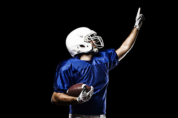포토 JPG 해외이미지 스튜디오촬영 남자 스포츠 유니폼 공 축구선수 한명 사람 성인 파란색 운동복 컬러풀 미식축구 축구 미국 축하 헬멧 럭비공 미식축구선수 해외202004 해외포토 1 옷 컬러 컨셉 북아메리카 운동선수 실내 구기 보호장비 럭비용품 파일형식 이미지허브