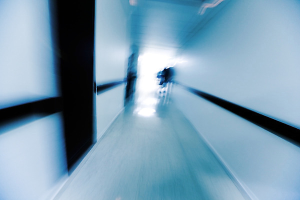 포토 JPG 해외이미지 백그라운드 이동 건축양식 모션 추상 바닥 실내 건강 병원 사람 정장 사람없음 내부 파란색 문 걷기 산책 흰색 죽음 도시 복도 터널 유령 질병 군중 소프트포커스 속도 출퇴근 바쁨 장면 종료 방법 블러 해외202004 해외포토 옷 건축 길 컬러 컨셉 무늬 비즈니스 의학 휴식 촬영기법 파일형식 이미지허브