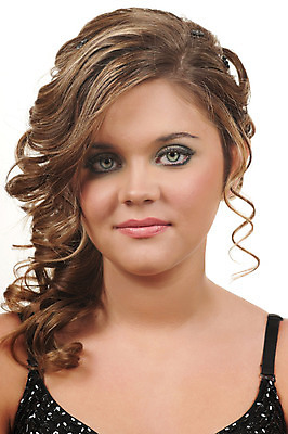 포토 JPG 해외이미지 모델 헤어스타일 얼굴 결혼 한명 10대 화장 유행 상점 화장품 미용사 눈썹 속눈썹 마스카라 올림머리 아이섀도 돌봄 무도회 스타일 해외202004 해외포토 직업 1 모션 청소년 사람 이벤트 신체부위 뷰티 파일형식 이미지허브