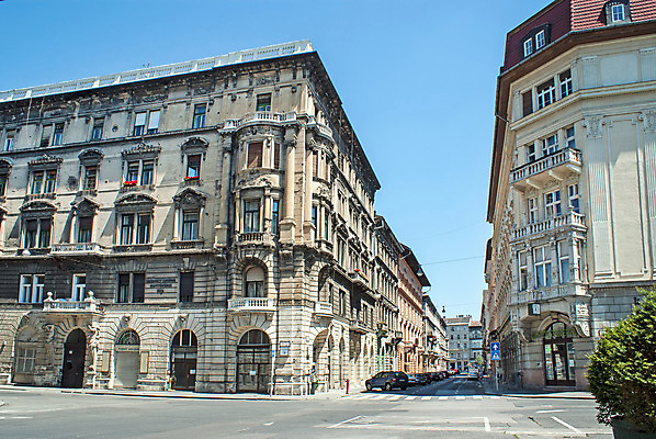 포토 JPG 해외이미지 나무 유럽 벽 여행 건축양식 휴가 거리 사람없음 건물 컬러풀 햇빛 수확 등불 도시 역사 보행로 터널 시력 타운 헝가리 부다페스트 옛날 해외202004 해외포토 식물 건축물 건축 나라 길 컬러 농업 조명 태양 동유럽 파일형식 이미지허브