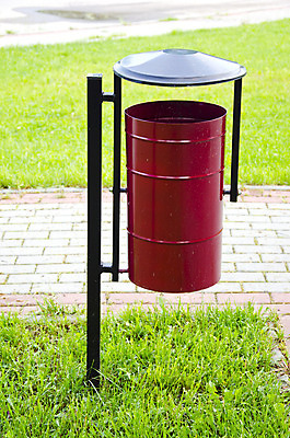 포토 JPG 해외이미지 1 디자인 공원 건축양식 사람없음 야외 빨간색 초록색 상자 바구니 금속 검은색 재활용 회색 쓰레기통 도시 보행로 캔 쓰레기 폐기물 컨테이너 심볼 오브젝트 정사각형 생태학 철강 해외202004 해외포토 도형 공공시설 교육 건축 산업 길 컬러 재질 친환경 파일형식 이미지허브