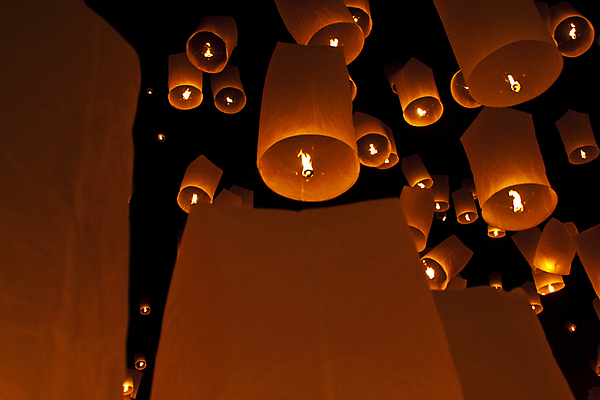 포토 JPG 해외이미지 사람없음 야외 빛 야간 풍등 풍등날리기 풍등놀이 풍등행사 풍등축제 해외202004 해외포토 자연요소 놀이 조명 이벤트 등축제 파일형식 이미지허브