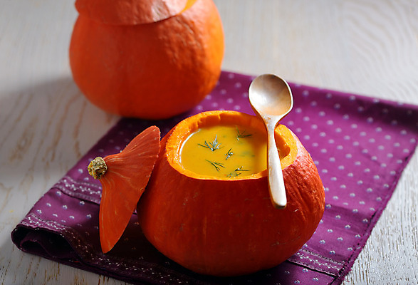 포토 JPG 해외이미지 음료 음식 다이어트 채소 오렌지 고추 호박 파슬리 건강 요리 사람없음 목재 여름 노란색 숟가락 식사 저녁식사 가을 신선 뜨거움 고명 사발 맛 수프 크림 향신료 유기농 매움 후추 추수감사절 스쿼시 점심식사 채식주의자 해외202004 해외포토 나무 웰빙 계절 기독교 스포츠 컬러 컨셉 과일 재료 수저 구기 사기그릇 채식 향미료 파일형식 이미지허브