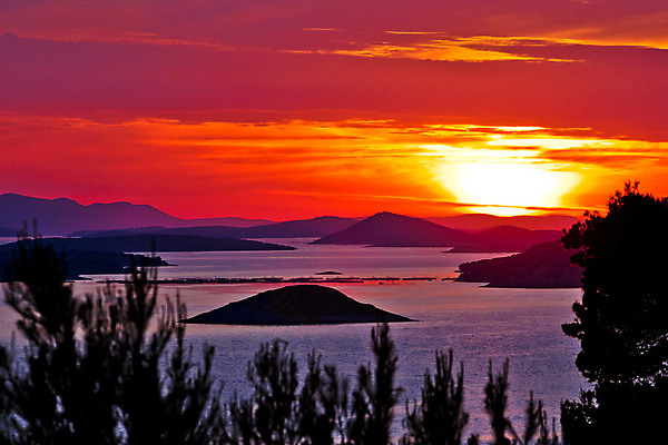 포토 JPG 해외이미지 전통 공원 유럽 바다 섬 요트 건축양식 하늘 휴가 파노라마 국립공원 풍경 사람없음 건물 초록색 여름 파란색 컬러풀 교회 여행객 황혼 일몰 새벽 바위 도시 만 역사 저녁 지중해 타운 크로아티아 다도해 전국 해외202004 해외포토 자연요소 건축물 계절 공공시설 건축 나라 컬러 배_교통 종교건축 촬영기법 사람 노을 돌_바위 야간 파일형식 이미지허브