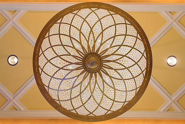 포토 JPG 해외이미지 디자인 결혼 백그라운드 유리 호텔 주택 미술 사람없음 내부 장식 빛 지구본 검은색 궁전 방 수확 골동품 램프 화려 황금 고급 크리스탈 천장 복고 샹들리에 스타일 해외202004 해외포토 컬러 컨셉 고건축 농업 재질 숙소 문화예술 조명 이벤트 건물 광석 파일형식 이미지허브